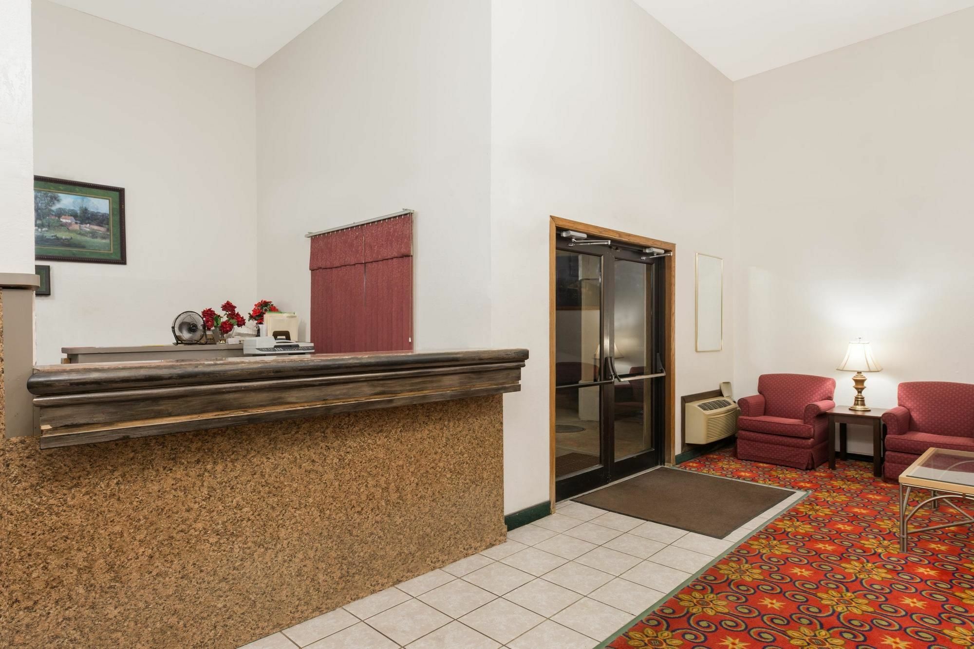 Super 8 By Wyndham Bridgeton/Arpt/St Louis Area Hotel Exterior photo