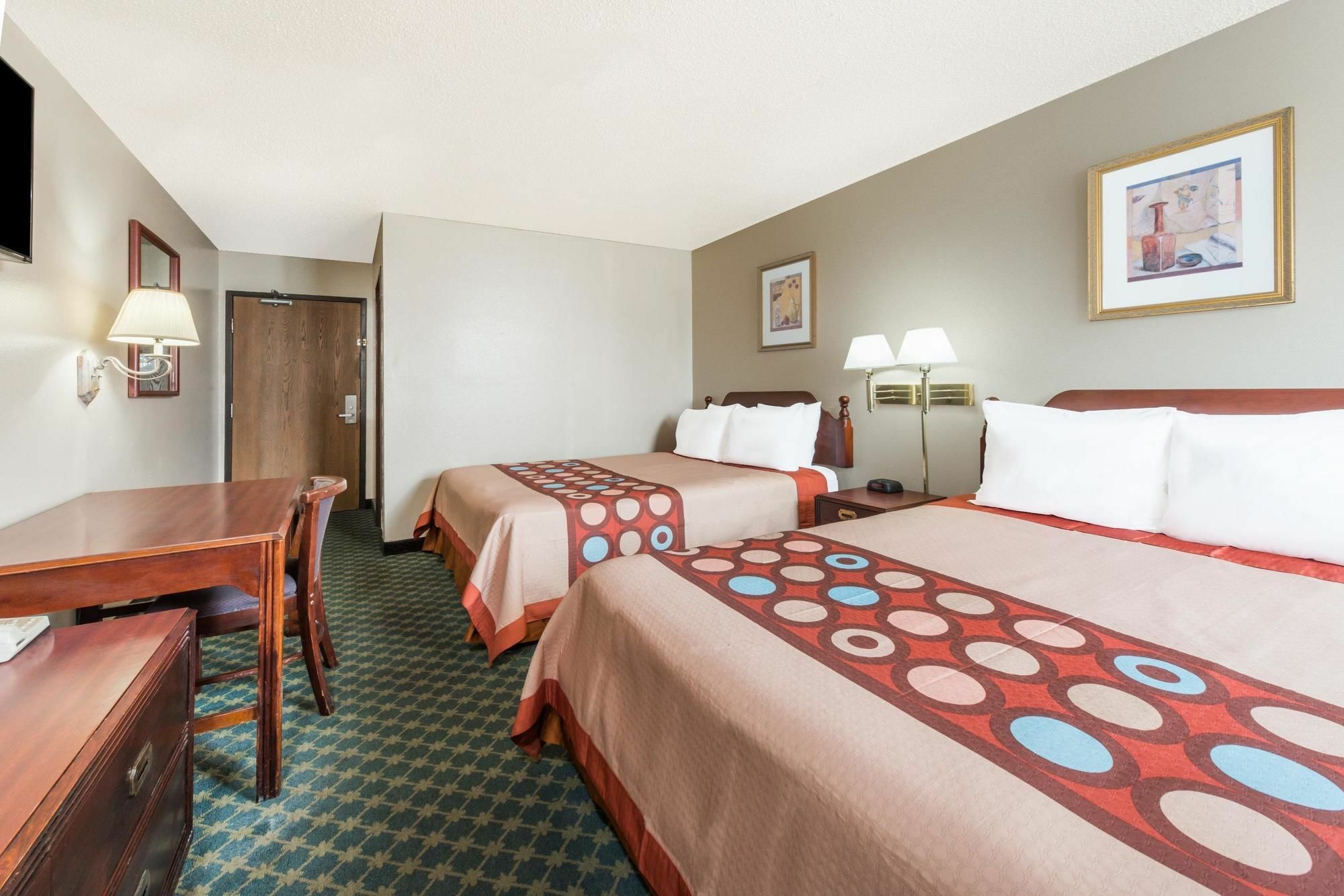 Super 8 By Wyndham Bridgeton/Arpt/St Louis Area Hotel Exterior photo
